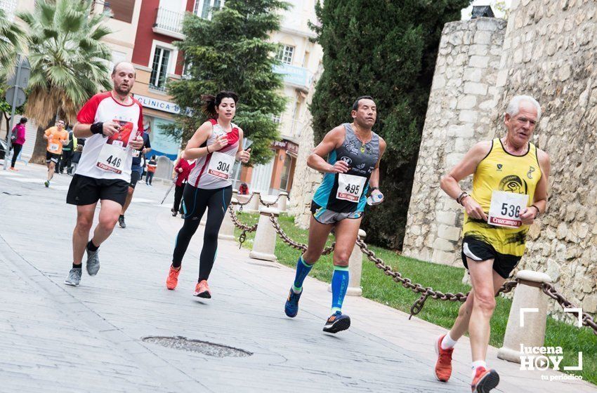 GALERÍA I: XXI Carrera Popular Ciudad de Lucena: Todo el mundo a correr: La salida y el recorrido urbano