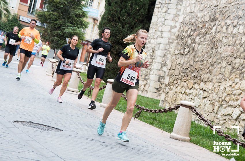 GALERÍA I: XXI Carrera Popular Ciudad de Lucena: Todo el mundo a correr: La salida y el recorrido urbano