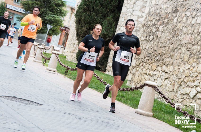 GALERÍA I: XXI Carrera Popular Ciudad de Lucena: Todo el mundo a correr: La salida y el recorrido urbano