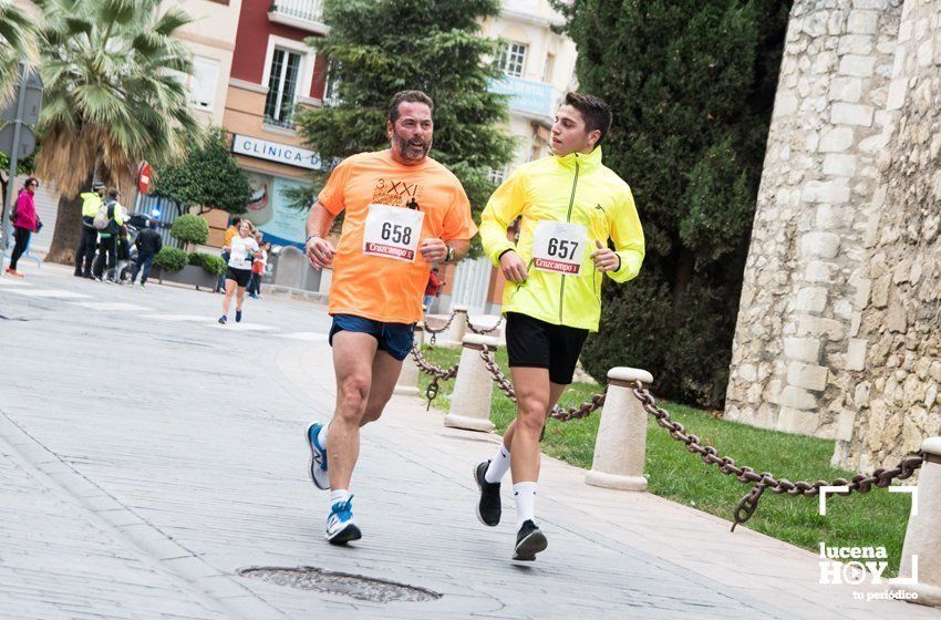 GALERÍA I: XXI Carrera Popular Ciudad de Lucena: Todo el mundo a correr: La salida y el recorrido urbano