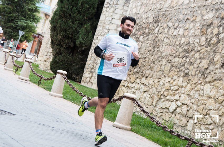 GALERÍA I: XXI Carrera Popular Ciudad de Lucena: Todo el mundo a correr: La salida y el recorrido urbano