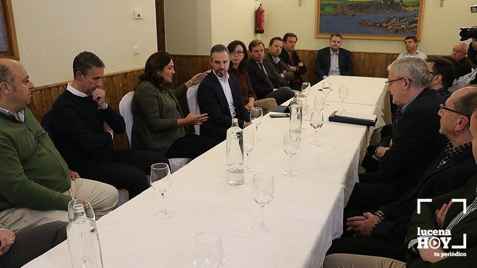  Un momento de la reunión del Consejero con empresarios del mueble. 