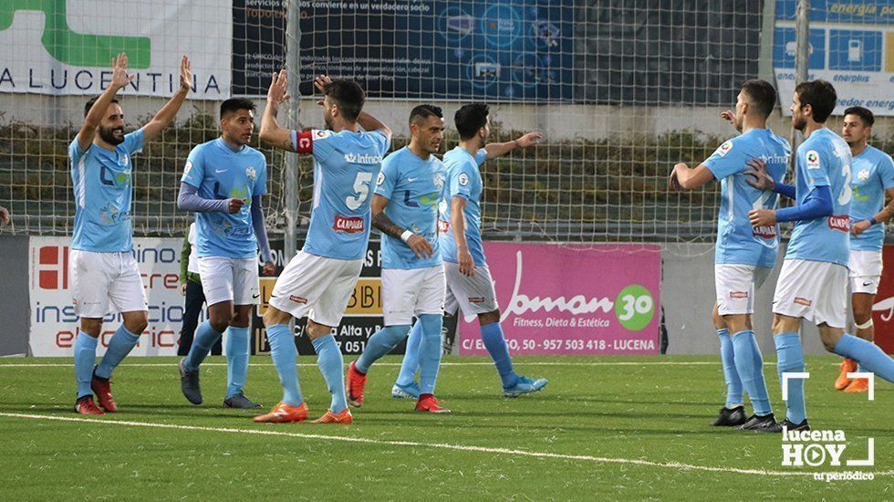 Los jugadores del Ciudad de Lucena celebran el segundo gol Los jugadores del Ciudad de Lucena celebran el segundo gol