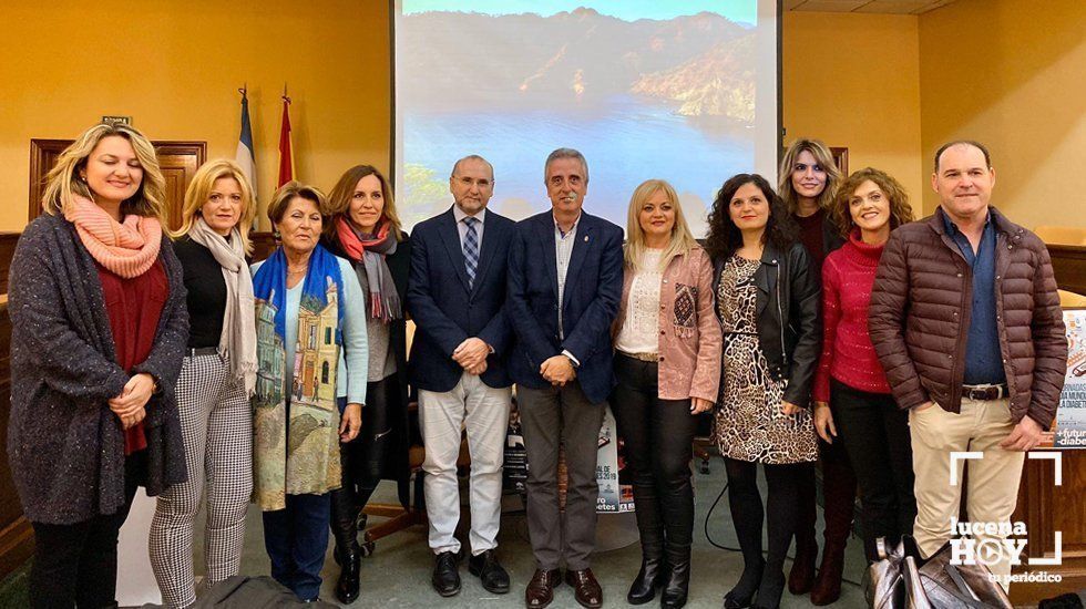  Autoridades, ponente y componentes de la asociación Diabetes Lucena 