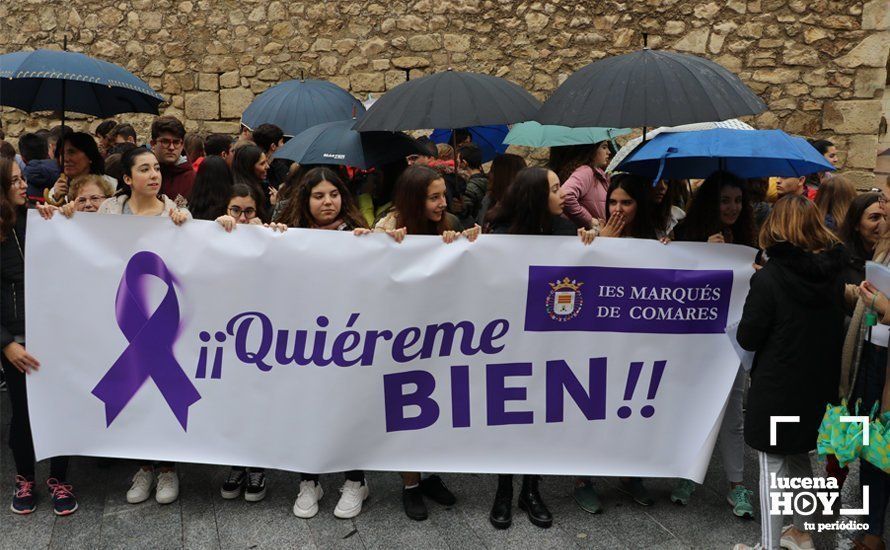 GALERÍA: Numerosos alumnos de institutos lucentinos se suman al paro silencioso contra la violencia machista