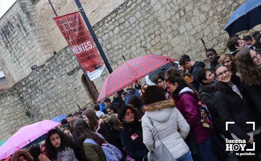 GALERÍA: Numerosos alumnos de institutos lucentinos se suman al paro silencioso contra la violencia machista GALERÍA: Numerosos alumnos de institutos lucentinos se suman al paro silencioso contra la violencia machista