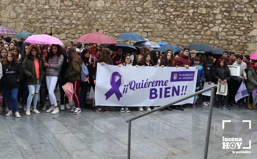 GALERÍA: Numerosos alumnos de institutos lucentinos se suman al paro silencioso contra la violencia machista