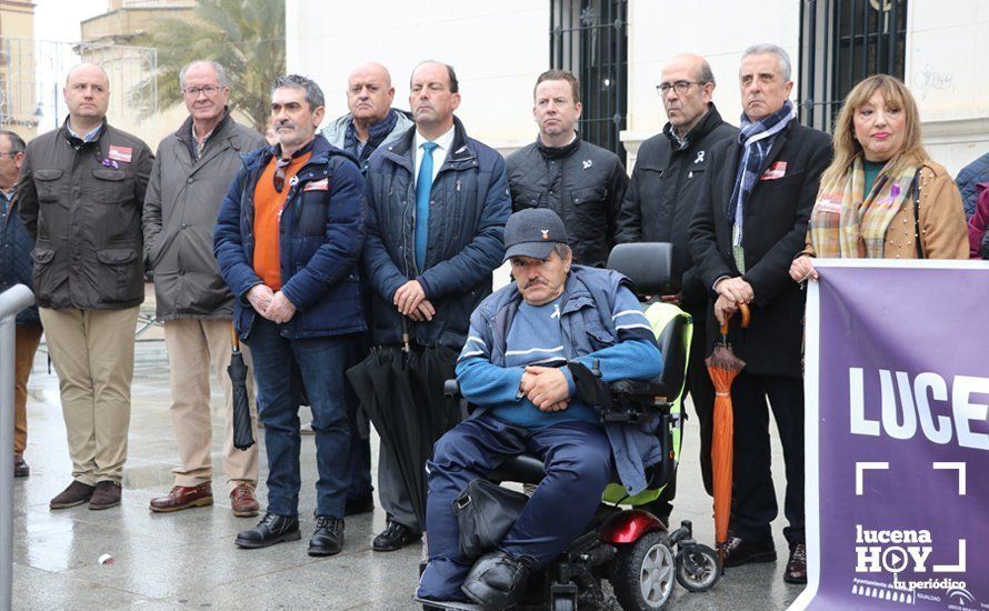 GALERÍA: Numerosos alumnos de institutos lucentinos se suman al paro silencioso contra la violencia machista GALERÍA: Numerosos alumnos de institutos lucentinos se suman al paro silencioso contra la violencia machista