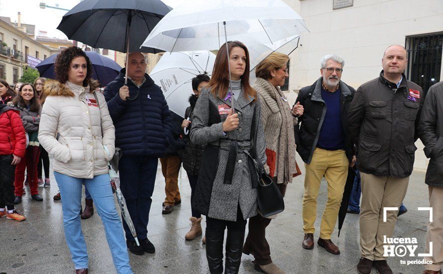 GALERÍA: Numerosos alumnos de institutos lucentinos se suman al paro silencioso contra la violencia machista GALERÍA: Numerosos alumnos de institutos lucentinos se suman al paro silencioso contra la violencia machista