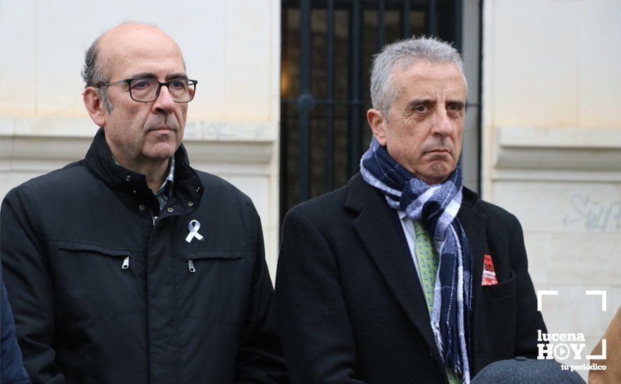GALERÍA: Numerosos alumnos de institutos lucentinos se suman al paro silencioso contra la violencia machista GALERÍA: Numerosos alumnos de institutos lucentinos se suman al paro silencioso contra la violencia machista