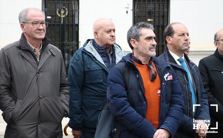 GALERÍA: Numerosos alumnos de institutos lucentinos se suman al paro silencioso contra la violencia machista GALERÍA: Numerosos alumnos de institutos lucentinos se suman al paro silencioso contra la violencia machista