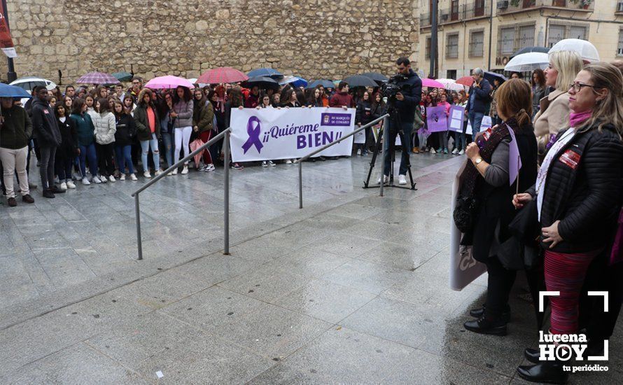 GALERÍA: Numerosos alumnos de institutos lucentinos se suman al paro silencioso contra la violencia machista GALERÍA: Numerosos alumnos de institutos lucentinos se suman al paro silencioso contra la violencia machista