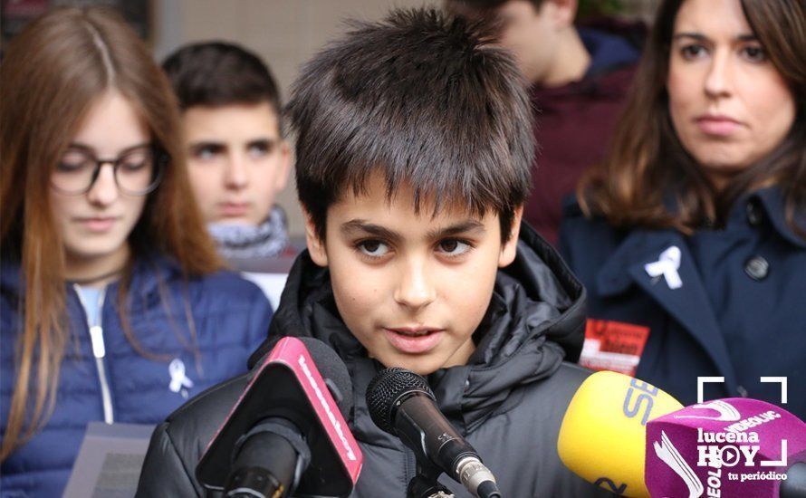 GALERÍA: Numerosos alumnos de institutos lucentinos se suman al paro silencioso contra la violencia machista GALERÍA: Numerosos alumnos de institutos lucentinos se suman al paro silencioso contra la violencia machista