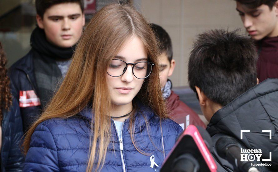 GALERÍA: Numerosos alumnos de institutos lucentinos se suman al paro silencioso contra la violencia machista GALERÍA: Numerosos alumnos de institutos lucentinos se suman al paro silencioso contra la violencia machista