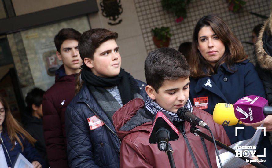 GALERÍA: Numerosos alumnos de institutos lucentinos se suman al paro silencioso contra la violencia machista GALERÍA: Numerosos alumnos de institutos lucentinos se suman al paro silencioso contra la violencia machista
