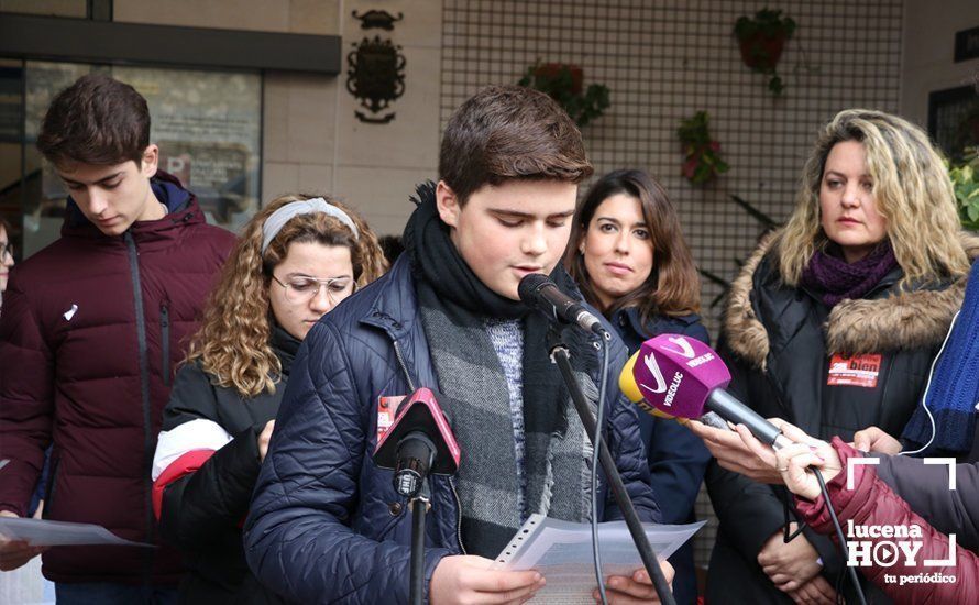 GALERÍA: Numerosos alumnos de institutos lucentinos se suman al paro silencioso contra la violencia machista GALERÍA: Numerosos alumnos de institutos lucentinos se suman al paro silencioso contra la violencia machista