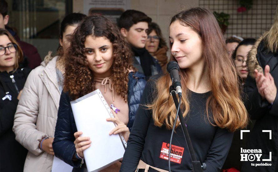 GALERÍA: Numerosos alumnos de institutos lucentinos se suman al paro silencioso contra la violencia machista GALERÍA: Numerosos alumnos de institutos lucentinos se suman al paro silencioso contra la violencia machista