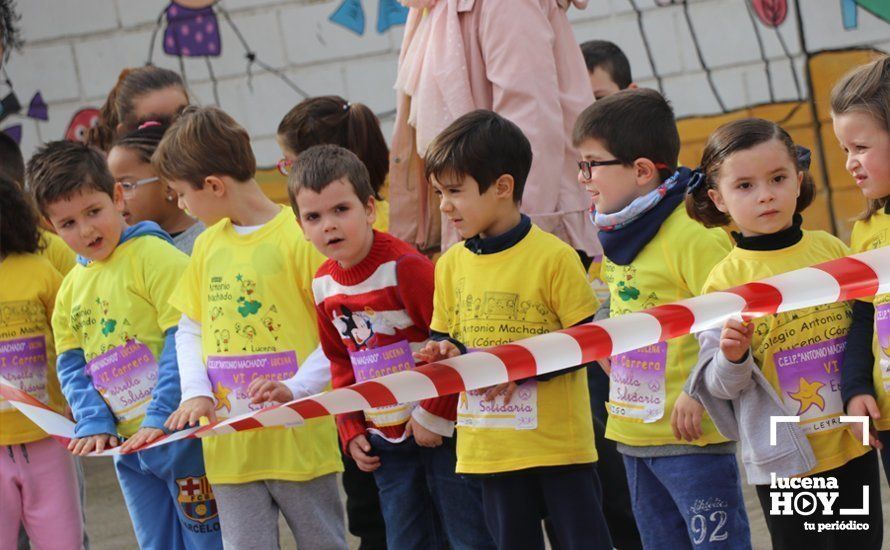 GALERÍA: Los niños del CEIP Antonio Machado corren para ayudar a un niño keniata que será intervenido en Granada