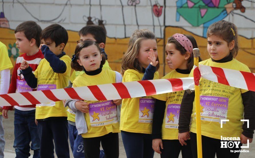 GALERÍA: Los niños del CEIP Antonio Machado corren para ayudar a un niño keniata que será intervenido en Granada