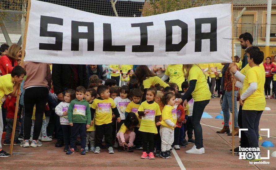 GALERÍA: Los niños del CEIP Antonio Machado corren para ayudar a un niño keniata que será intervenido en Granada