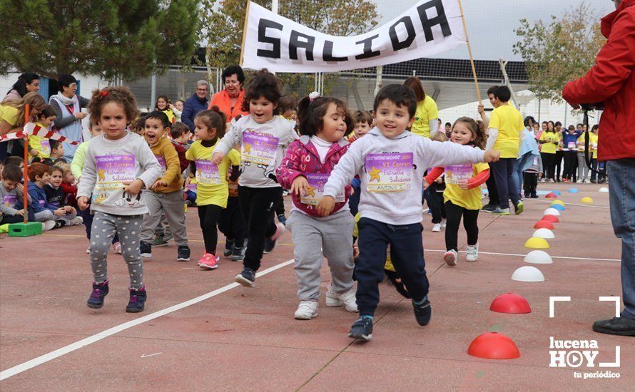 GALERÍA: Los niños del CEIP Antonio Machado corren para ayudar a un niño keniata que será intervenido en Granada