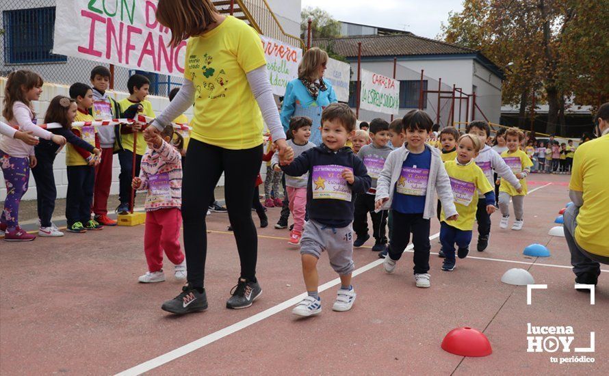 GALERÍA: Los niños del CEIP Antonio Machado corren para ayudar a un niño keniata que será intervenido en Granada