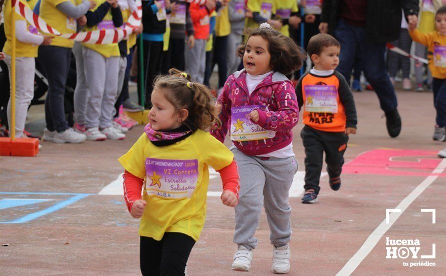 GALERÍA: Los niños del CEIP Antonio Machado corren para ayudar a un niño keniata que será intervenido en Granada