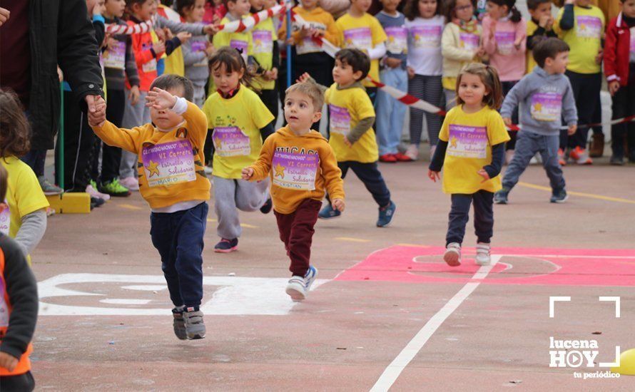 GALERÍA: Los niños del CEIP Antonio Machado corren para ayudar a un niño keniata que será intervenido en Granada
