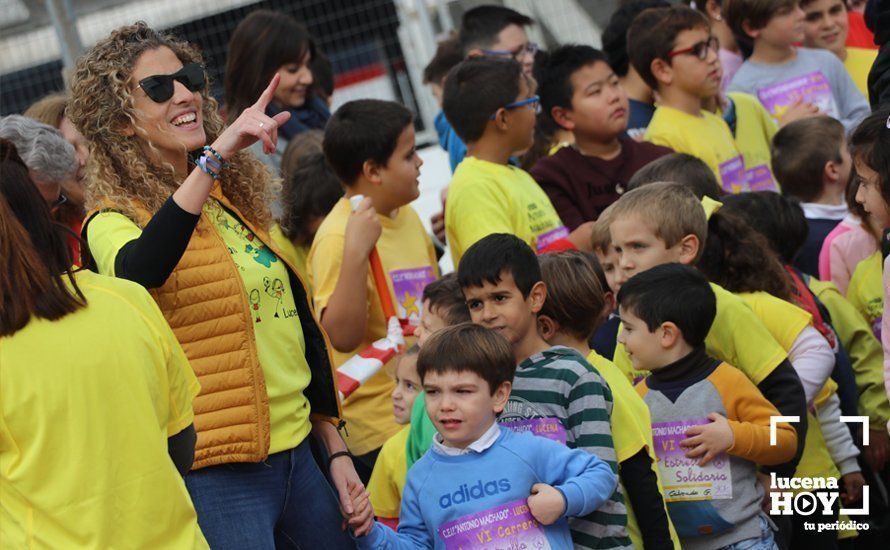 GALERÍA: Los niños del CEIP Antonio Machado corren para ayudar a un niño keniata que será intervenido en Granada