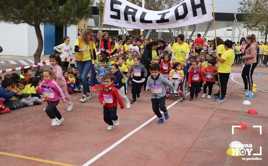 GALERÍA: Los niños del CEIP Antonio Machado corren para ayudar a un niño keniata que será intervenido en Granada