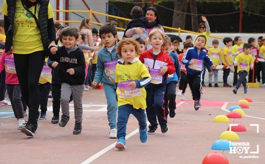 GALERÍA: Los niños del CEIP Antonio Machado corren para ayudar a un niño keniata que será intervenido en Granada