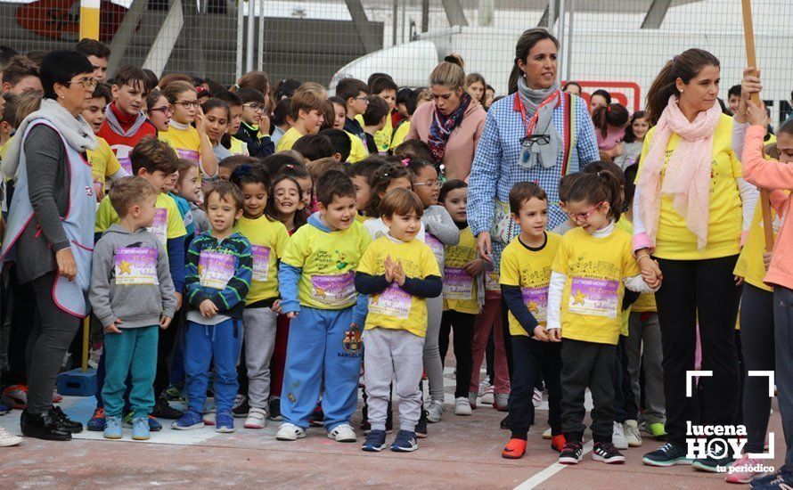 GALERÍA: Los niños del CEIP Antonio Machado corren para ayudar a un niño keniata que será intervenido en Granada