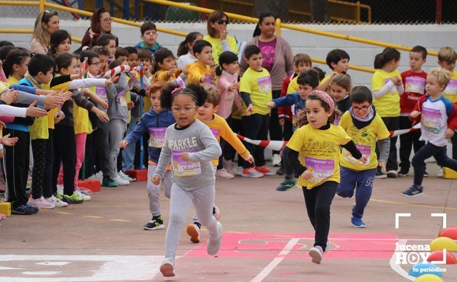 GALERÍA: Los niños del CEIP Antonio Machado corren para ayudar a un niño keniata que será intervenido en Granada