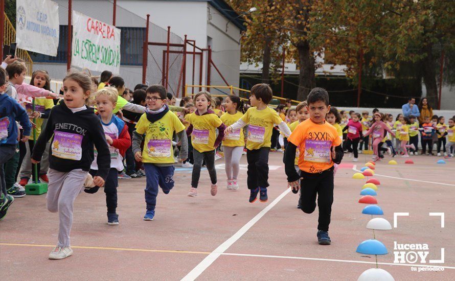 GALERÍA: Los niños del CEIP Antonio Machado corren para ayudar a un niño keniata que será intervenido en Granada