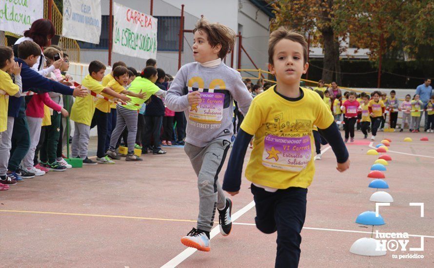 GALERÍA: Los niños del CEIP Antonio Machado corren para ayudar a un niño keniata que será intervenido en Granada