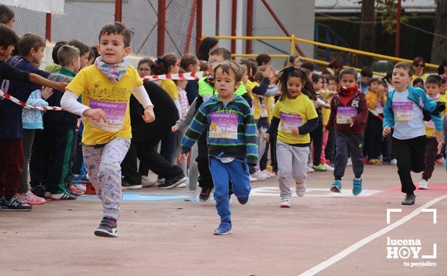 GALERÍA: Los niños del CEIP Antonio Machado corren para ayudar a un niño keniata que será intervenido en Granada