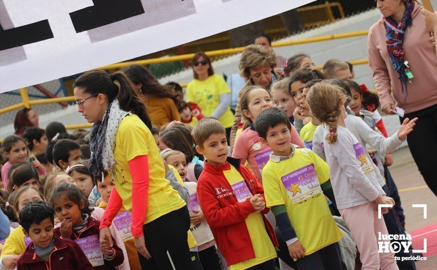 GALERÍA: Los niños del CEIP Antonio Machado corren para ayudar a un niño keniata que será intervenido en Granada