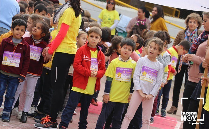 GALERÍA: Los niños del CEIP Antonio Machado corren para ayudar a un niño keniata que será intervenido en Granada