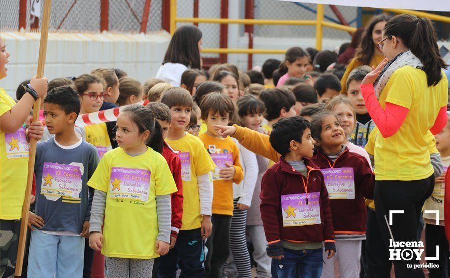 GALERÍA: Los niños del CEIP Antonio Machado corren para ayudar a un niño keniata que será intervenido en Granada