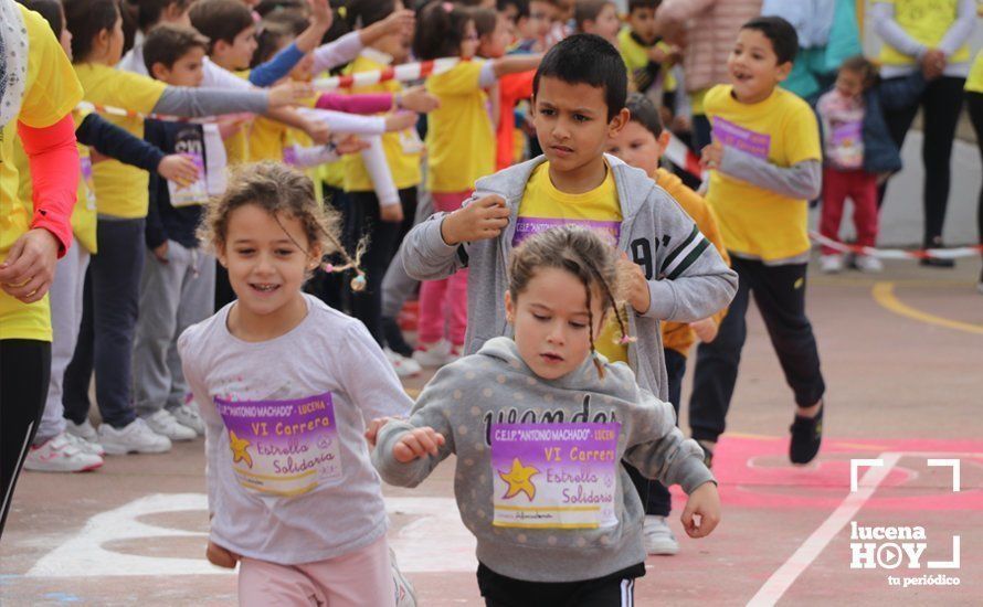 GALERÍA: Los niños del CEIP Antonio Machado corren para ayudar a un niño keniata que será intervenido en Granada