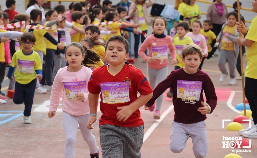 GALERÍA: Los niños del CEIP Antonio Machado corren para ayudar a un niño keniata que será intervenido en Granada