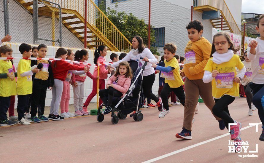 GALERÍA: Los niños del CEIP Antonio Machado corren para ayudar a un niño keniata que será intervenido en Granada