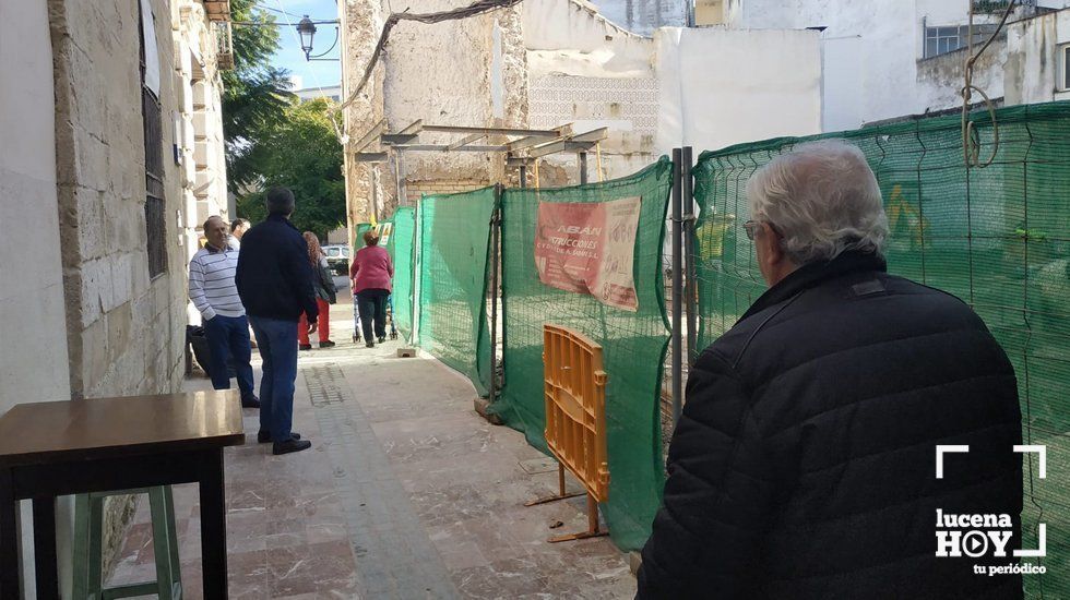  Calle Flores de Negrón esta mañana. A la derecha el solar que ocupaban las dos viviendas. 