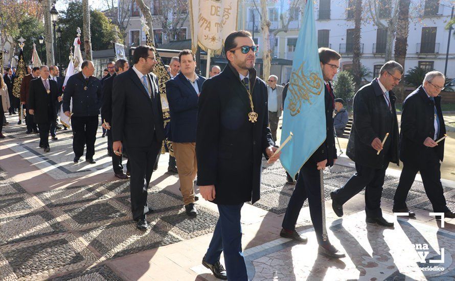 GALERÍA: Las imágenes de la Procesión de Estandartes de la Agrupación de Cofradías ante el monumento a la Inmaculada Concepción