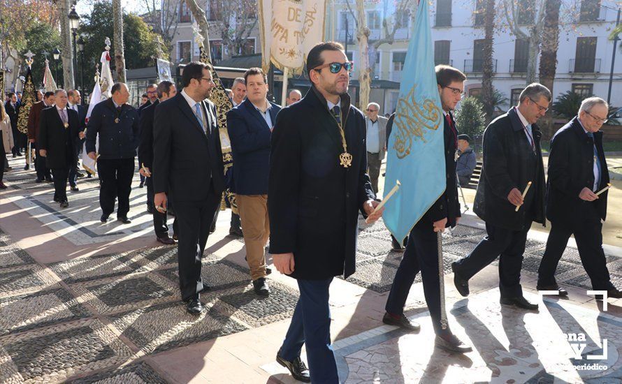GALERÍA: Las imágenes de la Procesión de Estandartes de la Agrupación de Cofradías ante el monumento a la Inmaculada Concepción GALERÍA: Las imágenes de la Procesión de Estandartes de la Agrupación de Cofradías ante el monumento a la Inmaculada Concepción