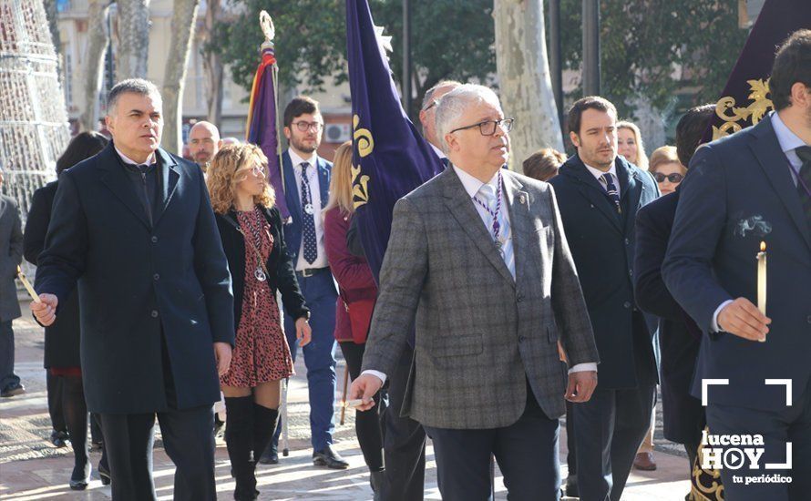 GALERÍA: Las imágenes de la Procesión de Estandartes de la Agrupación de Cofradías ante el monumento a la Inmaculada Concepción