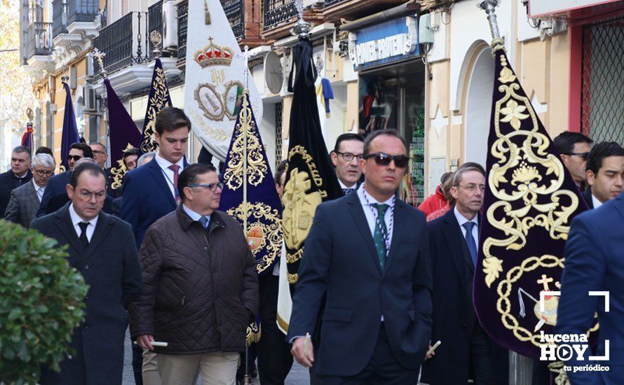 GALERÍA: Las imágenes de la Procesión de Estandartes de la Agrupación de Cofradías ante el monumento a la Inmaculada Concepción