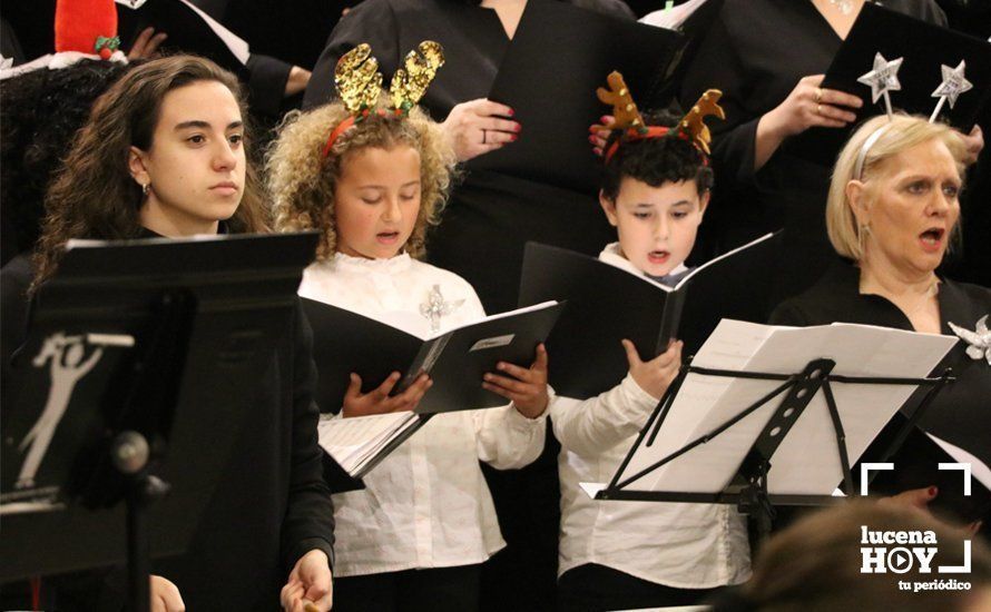 GALERÍA: Brillante concierto de Navidad de la Coral Lucentina y la Orquesta del Conservatorio de Lucena