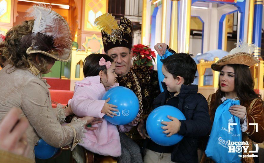 GALERÍA: Miles de niños y niñas entregan sus cartas repletas de ilusión a los Mensajeros Reales GALERÍA: Miles de niños y niñas entregan sus cartas repletas de ilusión a los Mensajeros Reales
