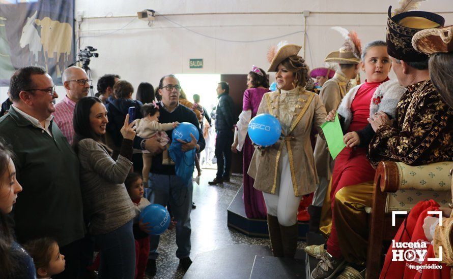 GALERÍA: Miles de niños y niñas entregan sus cartas repletas de ilusión a los Mensajeros Reales GALERÍA: Miles de niños y niñas entregan sus cartas repletas de ilusión a los Mensajeros Reales